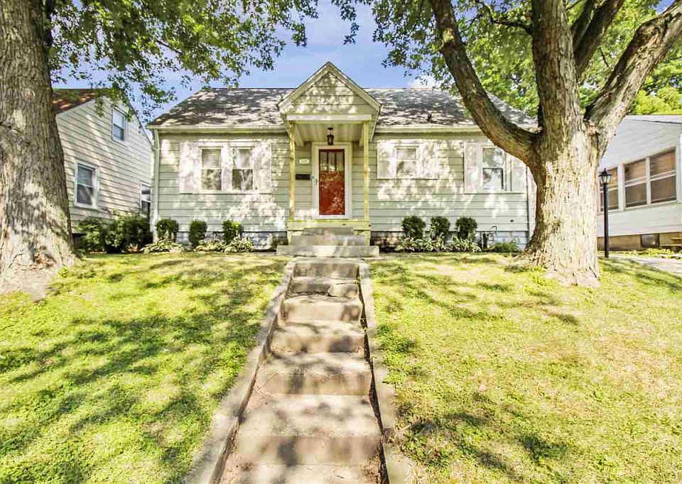 1st image of 3922 N Vincent Ave