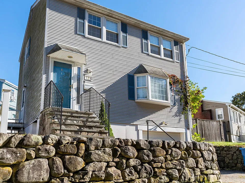 121 Hibiscus Ave