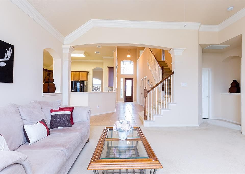 1st image of 116 Emerald Loch Ln