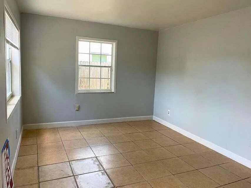 1 bed, 1.0 bath, 1974 sqft, $1,550 — Photo 4