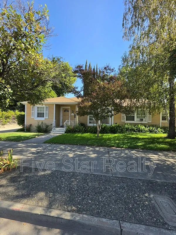 2 bed, 1.0 bath, 900 sqft, $1,450 — Photo 1