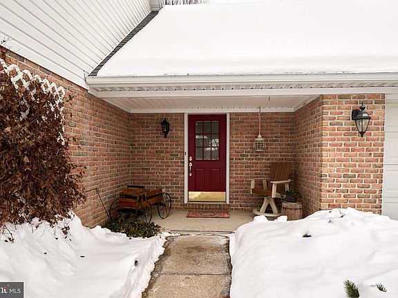 4th image of 1736 Cambridge Dr
