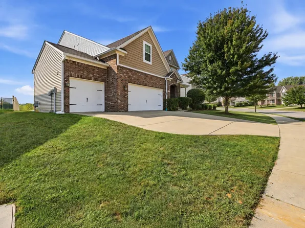 5391 W Stonewood Dr, Bloomington, IN 47403