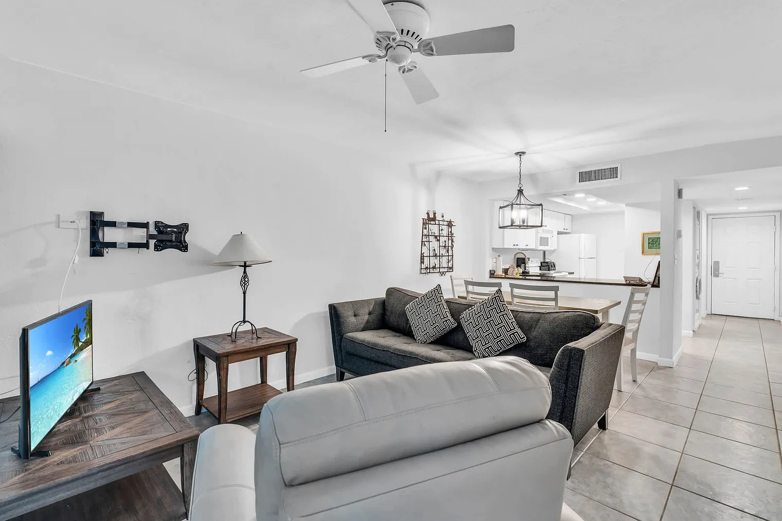 2 bed, 2.0 bath, 861 sqft, $2,785 — Photo 1