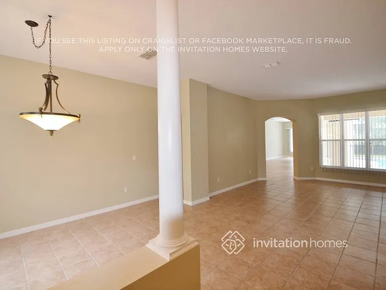 726 Lakeworth Cir — Photo 2