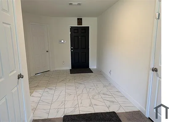 4 bed, 2568 sqft, $2,800 — Photo 3