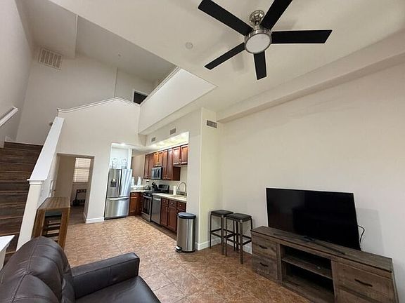 5th image of 555 W 6th St