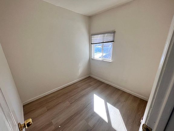 3rd image of 935 Desert Isle Dr