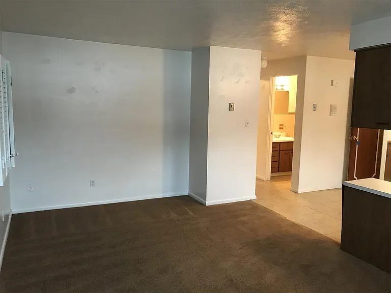 140 Lynwood Mnr #10 — Photo 4
