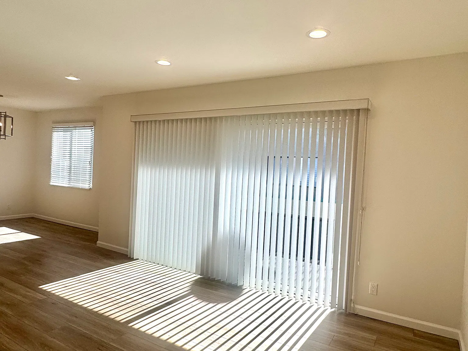 1612 S Bundy Dr — Photo 3