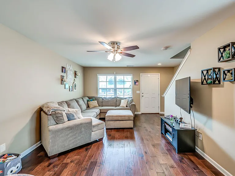 1431 Riverbrook Dr #1 — Photo 3