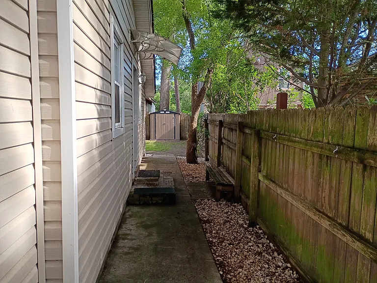 1851 Kittridge Dr — Photo 3