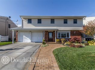 2992 Bayview Ave, Wantagh, NY 11793