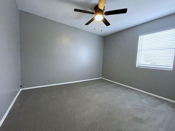3rd image of 2101 Knoll Crest Dr