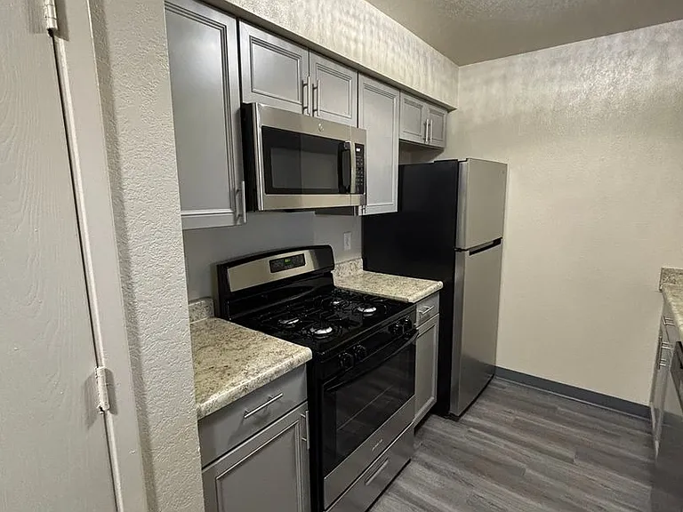 Sierra View Apartments — Photo 7