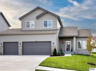 16919 Huntington Ave, Omaha, NE 68116