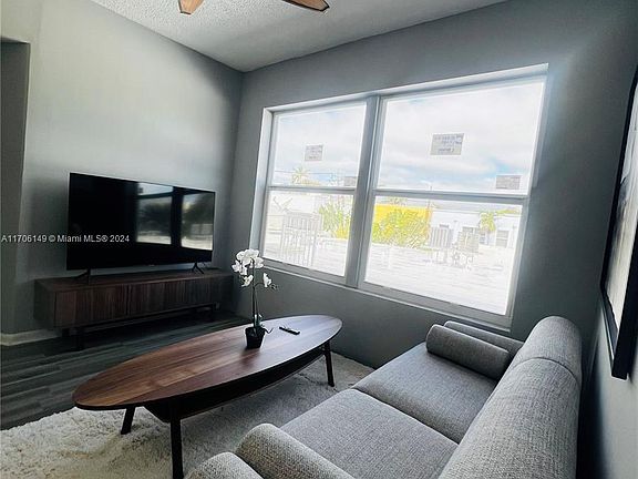 5th image of 1320 Drexel Ave APT 305