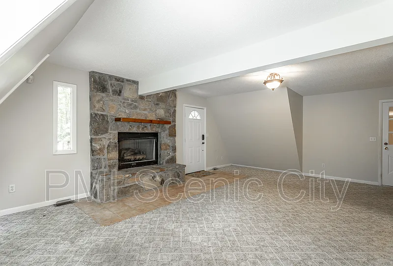 3 bed, 2.5 bath, 2118 sqft, $2,200 — Photo 3
