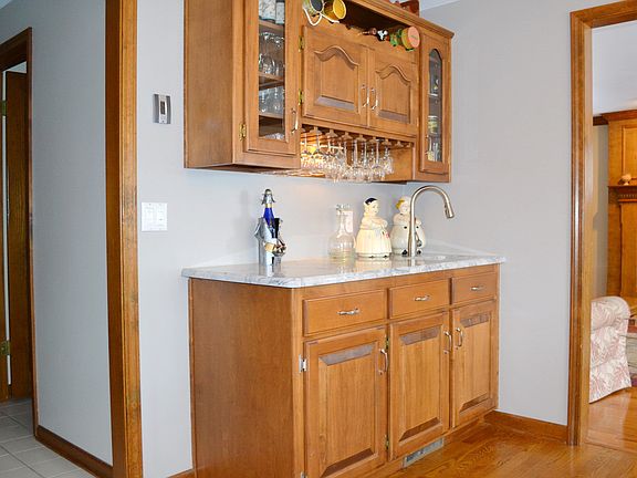 4th image of 2741 Parkwood Dr