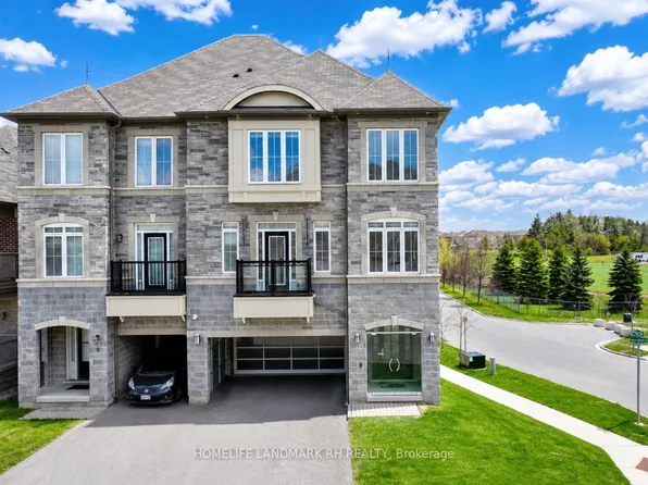 11 Lorne Glen St, Markham, ON L6C 2N6