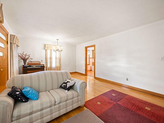 3rd image of 1516 Nutwood St