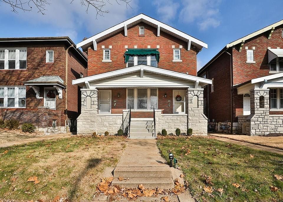 Welcoming front yard & porch