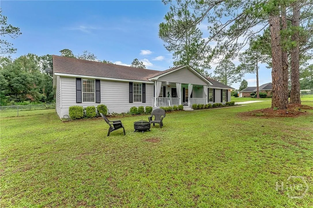 3 bed, 2.0 bath, 1927 sqft, $1,999 — Photo 4