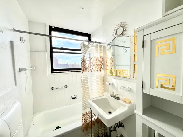 98-22 63rd Drive image 4 of 10