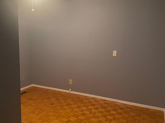 4th image of 2328 W Brook Ln