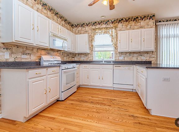 4th image of 25428 Blakely Dr