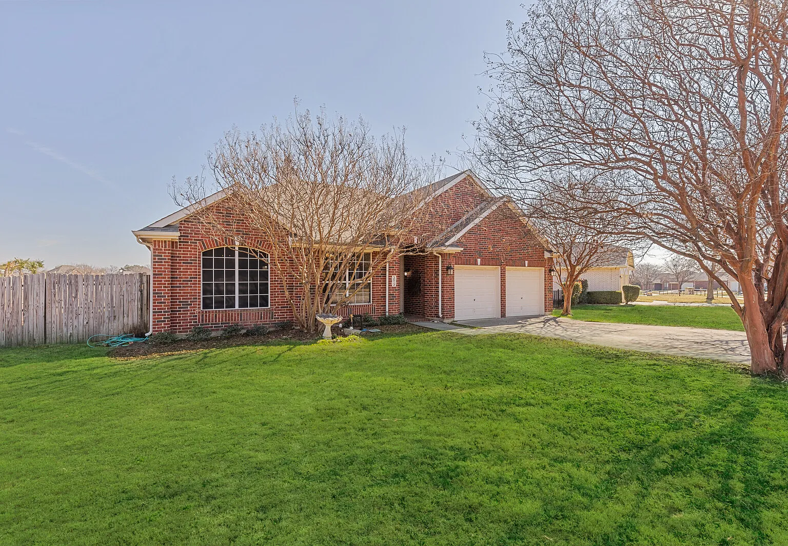 3 bed, 2280 sqft, $8,262 — Photo 3