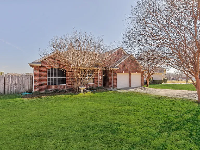 3513 Lake Country Dr — Photo 3