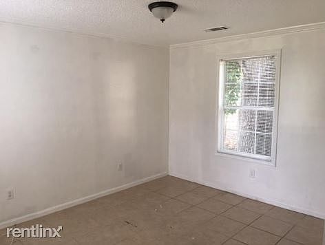 4th image of 1016 11th Ave S