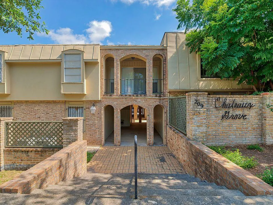 Chateaux Grove Apartments