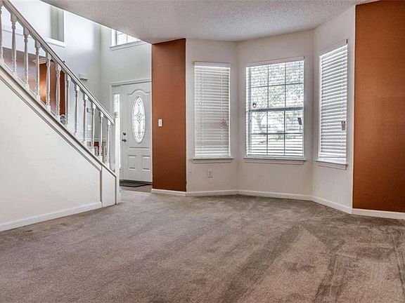 5th image of 1938 Watercrest Dr