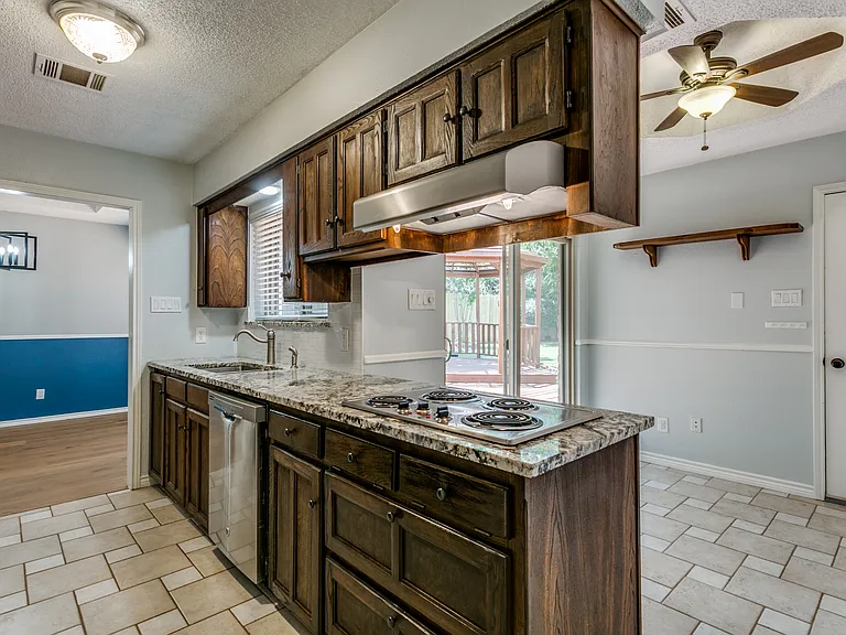 8 Winding Creek Ct — Photo 6
