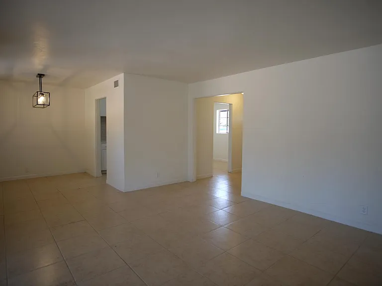 721 E Joan Pl — Photo 6