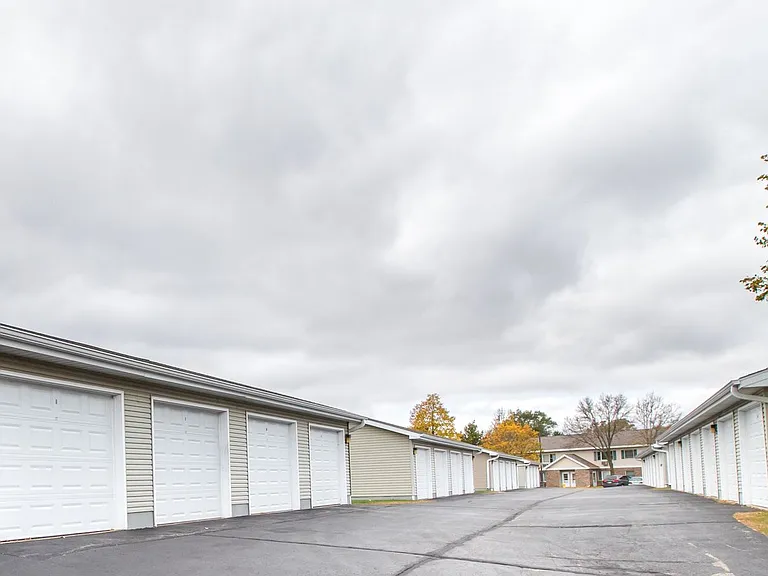 Hickory Drive and Pinecrest Apartments — Photo 95