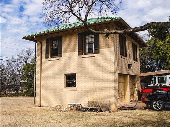5th image of 2106 Hiawatha Blvd