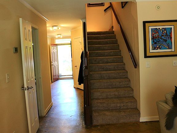 1/2 bath and coat closet