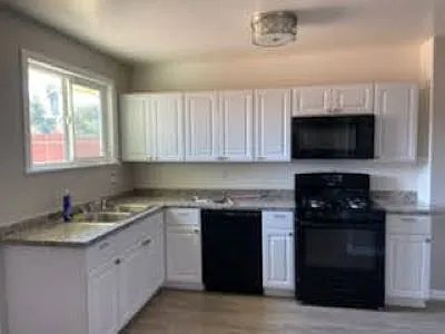 4 bed, 1650 sqft, $2,700 — Photo 2