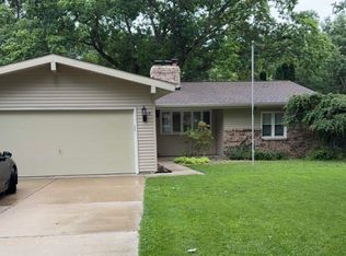 10 Olympia Fields Dr, Pekin, IL 61554