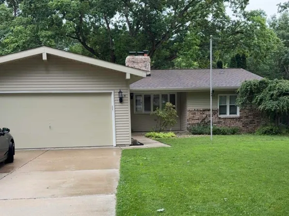 10 Olympia Fields Dr, Pekin, IL 61554