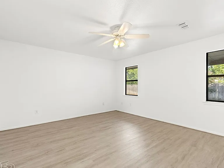 1418 E Crescent Dr — Photo 9