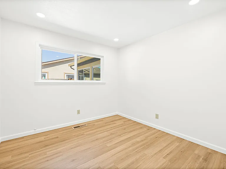 35047 Clover St — Photo 7