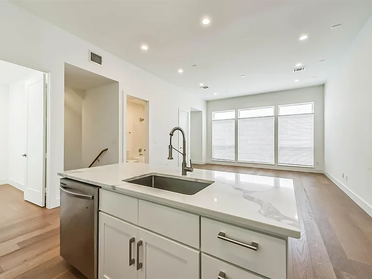 2408 Emancipation Ave #A — Photo 6