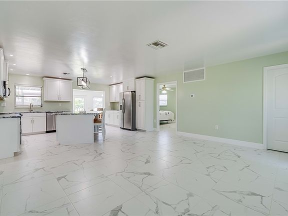 5th image of 2708 Mangrove St