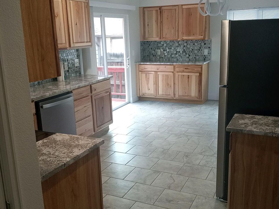2nd image of 2527 Chestnut Dr