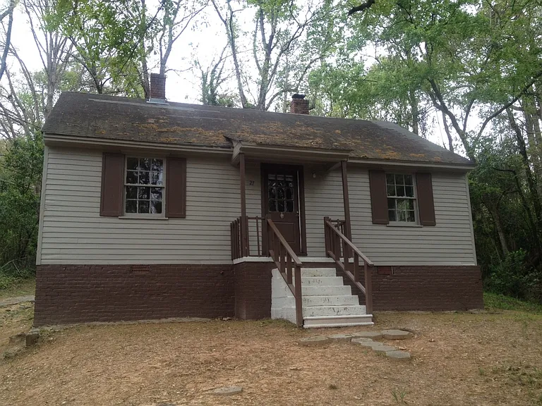 27 Stuart Dr — Photo 1