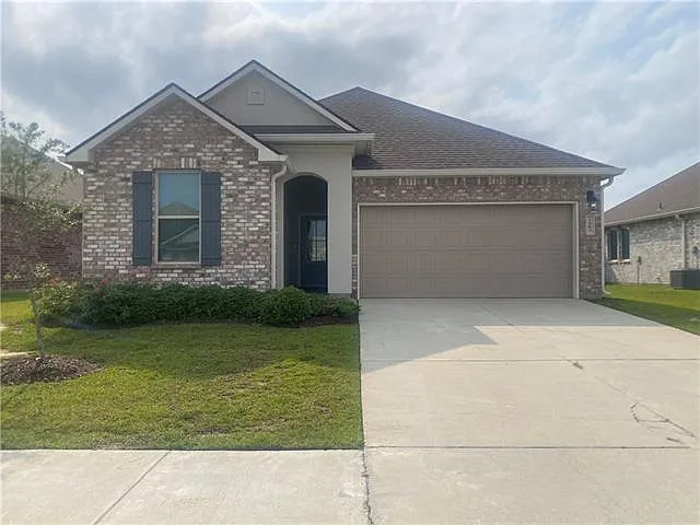 4 bed, 2.0 bath, 1728 sqft, $2,400 — Photo 1